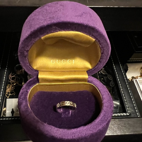 GUCCI
18K White Gold 4mm Icon Thin Band Ring 6 - Picture 4 of 7